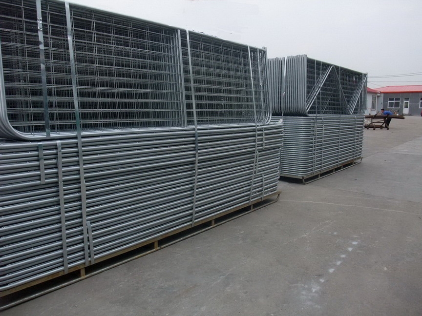 Welded mesh gate