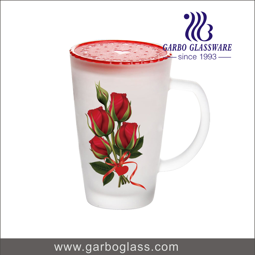 Glass mug with flower design
