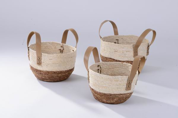 Maize leaf storage baskets