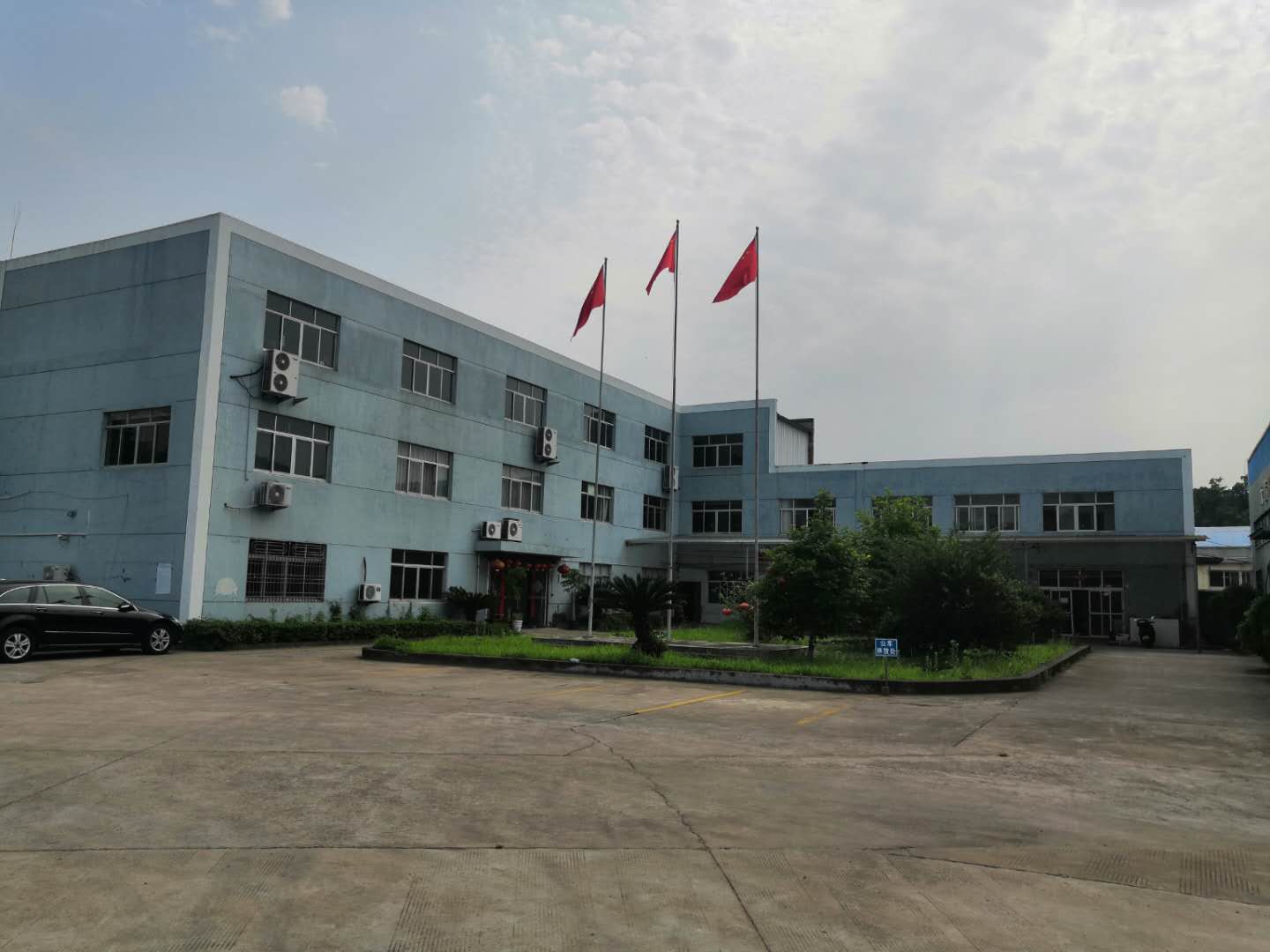 Zhejiang Dingxin Handicraft Co., Ltd. – iron candlesticks 2
