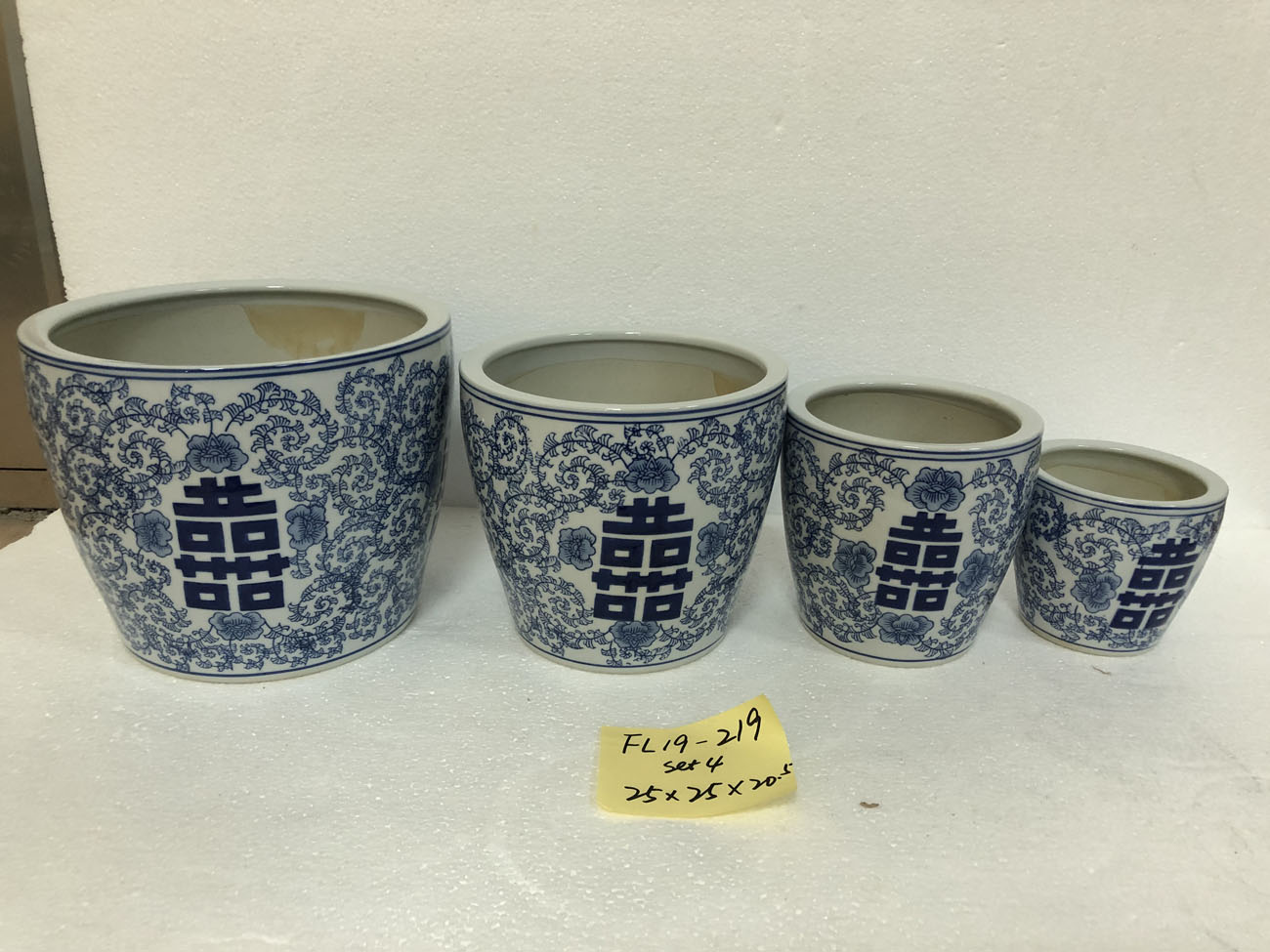 Set of 4 ceramic pots