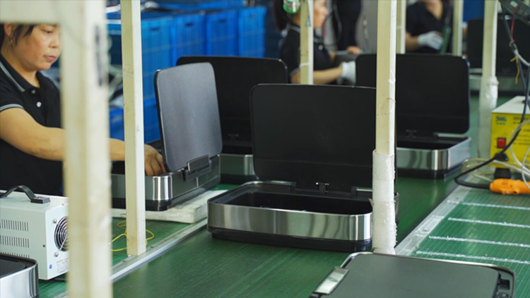 Ningbo Shunda Risheng Electrical Equipment Co., Ltd. – semi-automatic trash cans 2