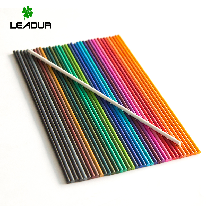 Colored pencil lead that can be easily wiped off with an eraser