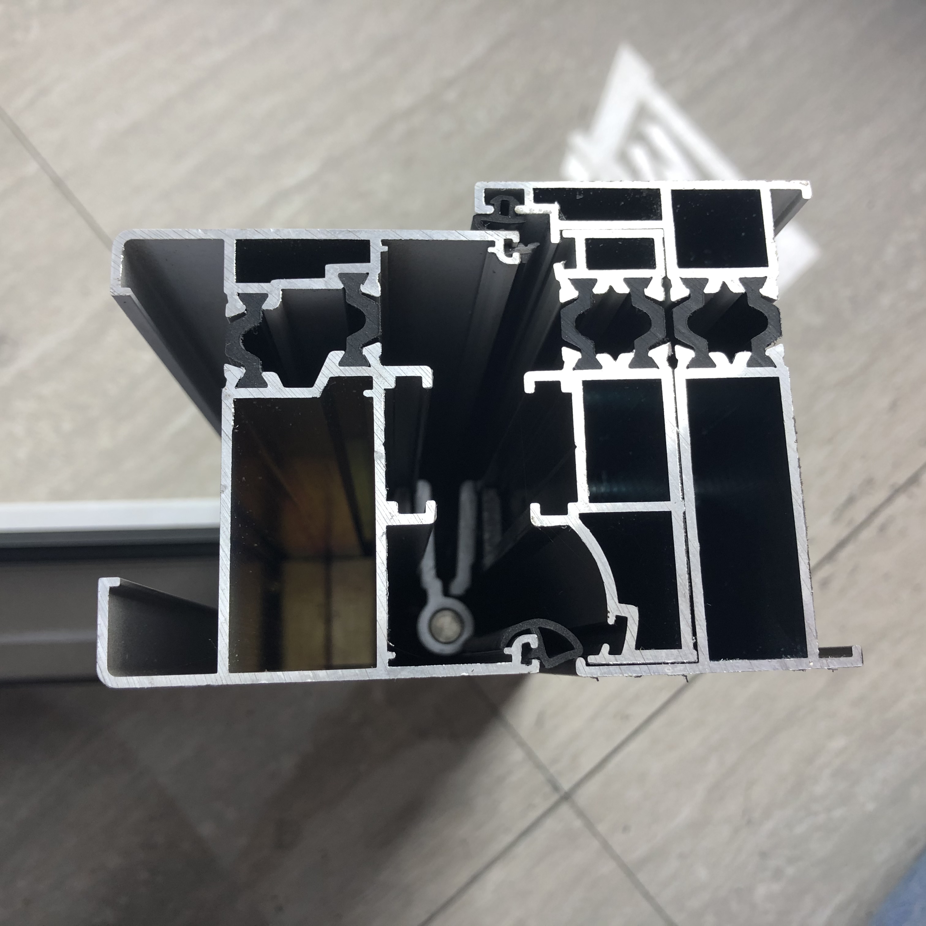 00aluminum window frame