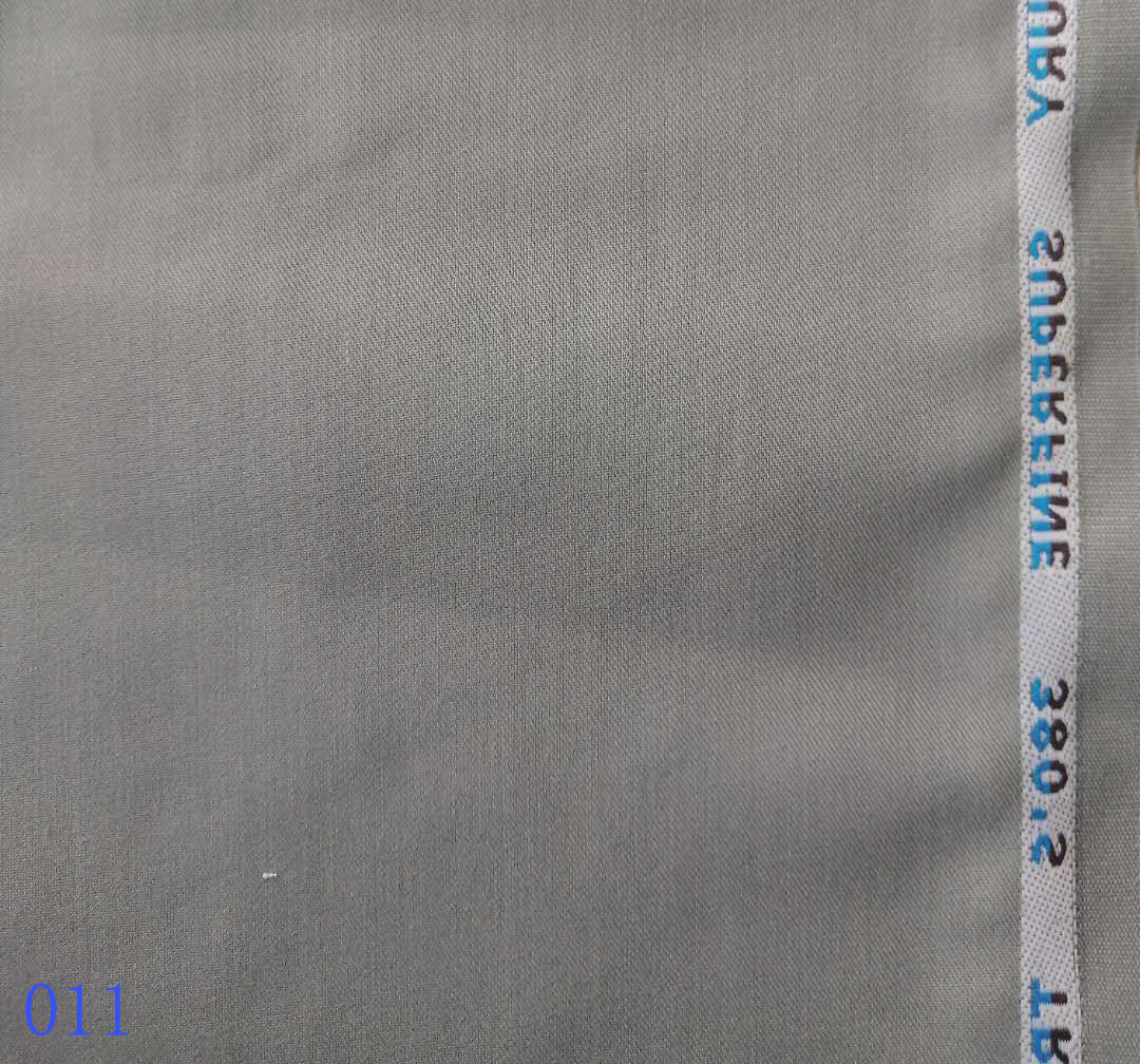 028 T/R 80/20 57/58" 2/2 calendering fabric with english selvedge