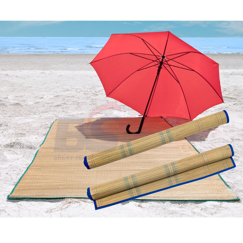 Straw beach mat with colored trim water And Sand Resistant