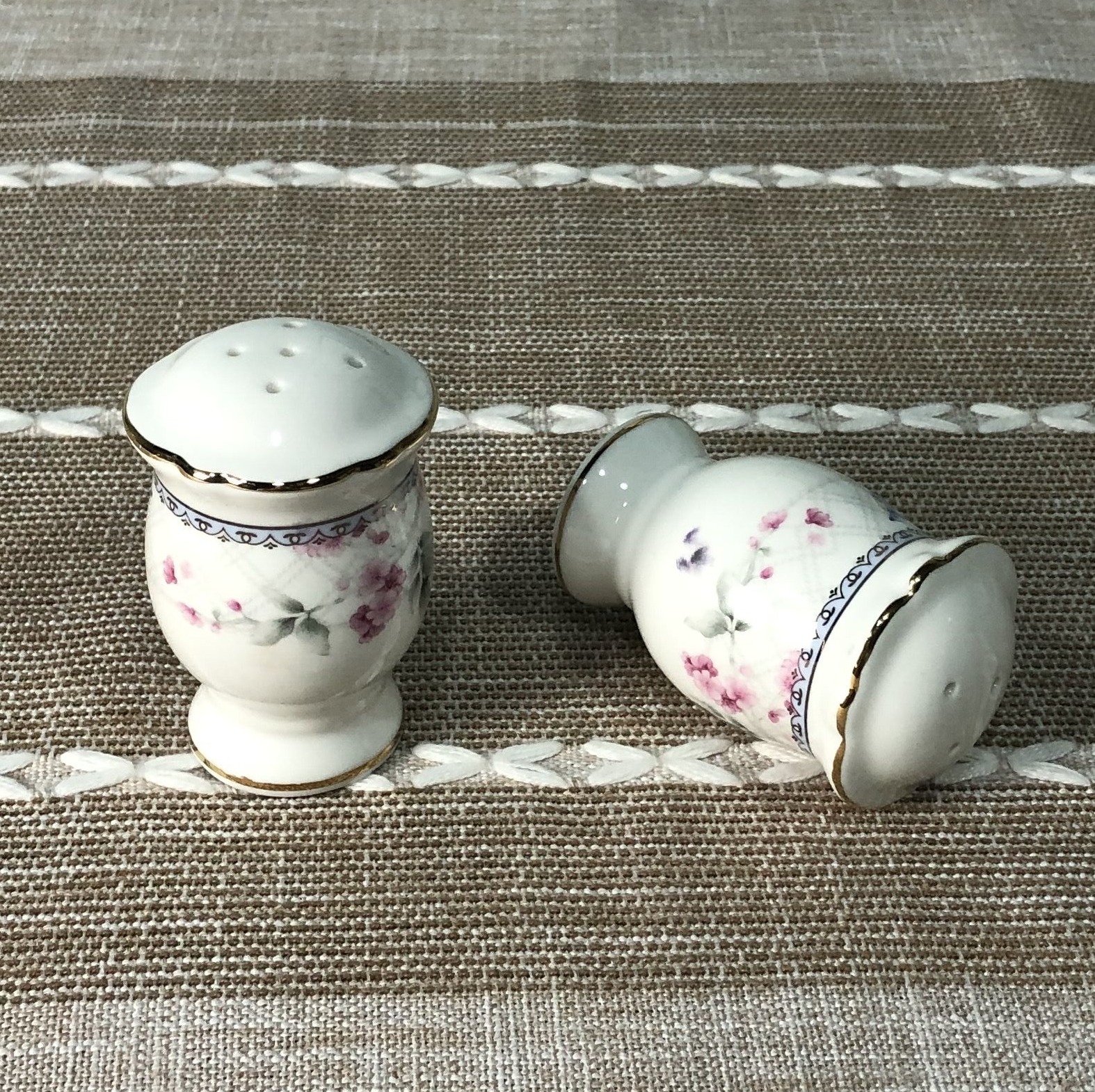 pepper & salt shaker