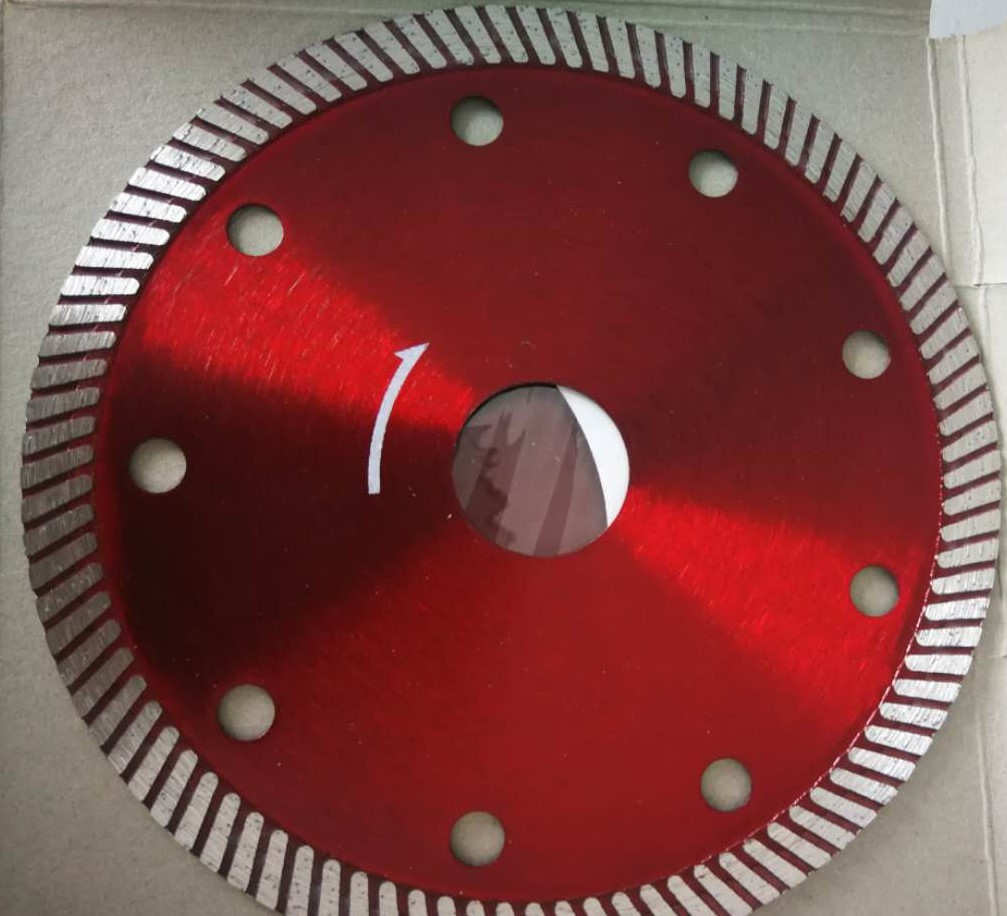 Diamond ceramic saw blade