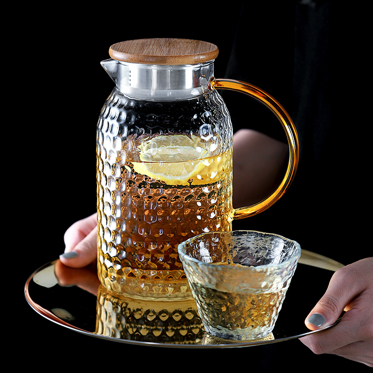 Glass carafe
