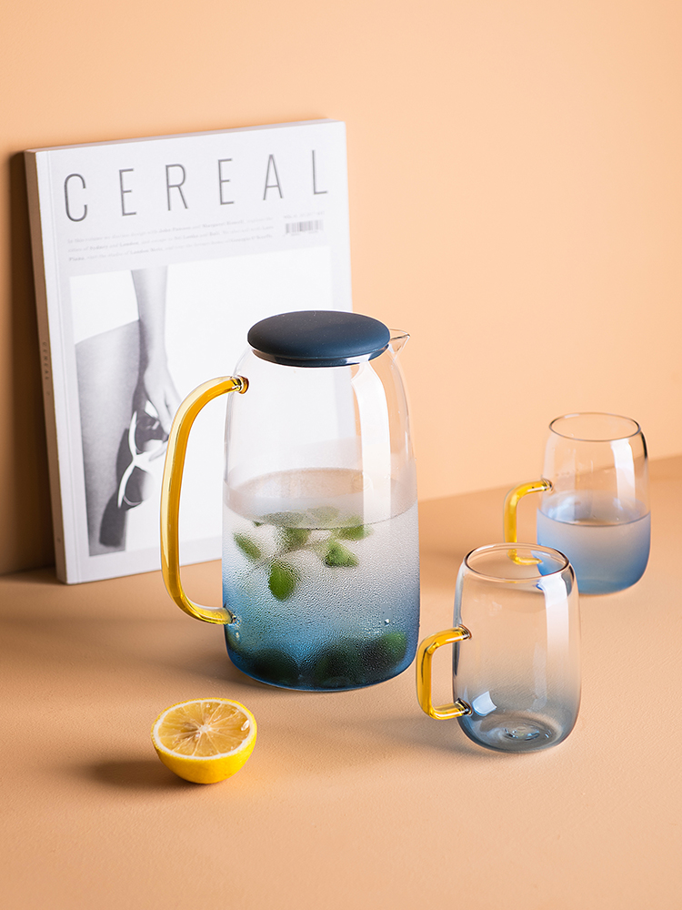 Glass carafe