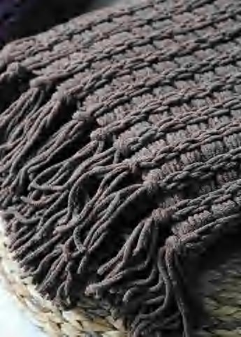 Large tassels blanket