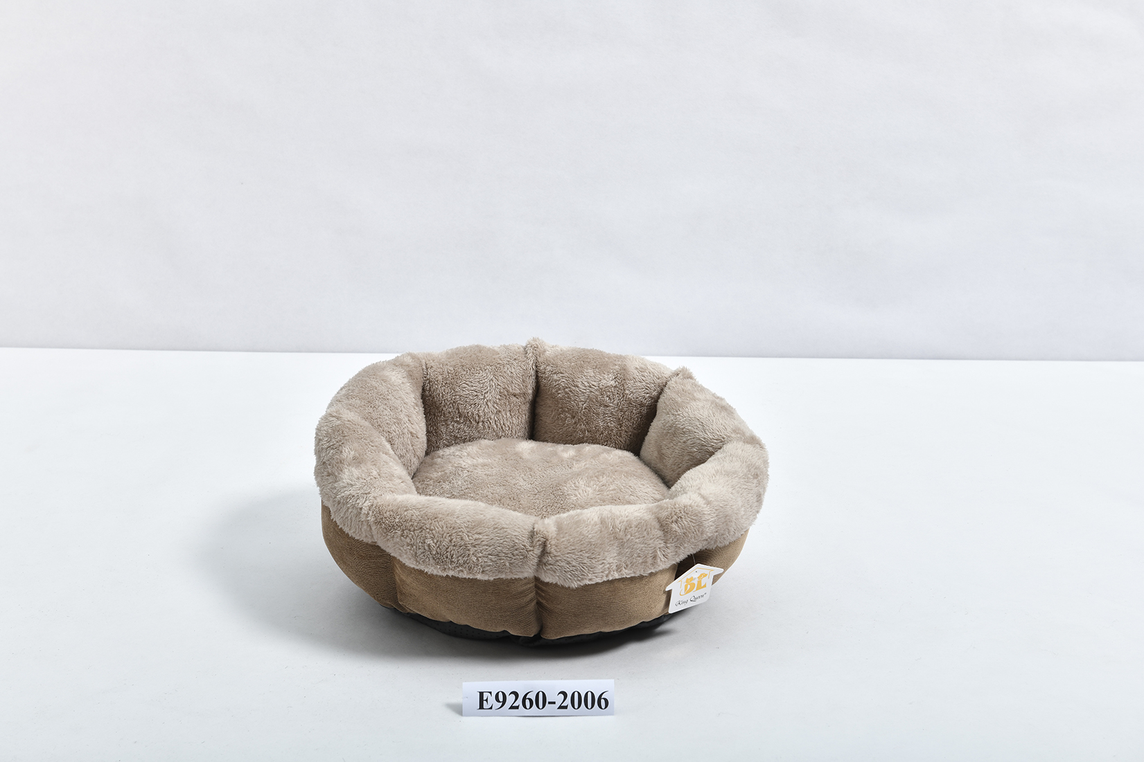 Round pet bed
