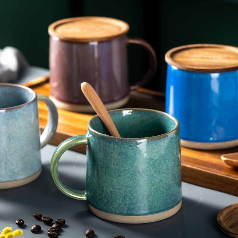 History wooden lid with mug