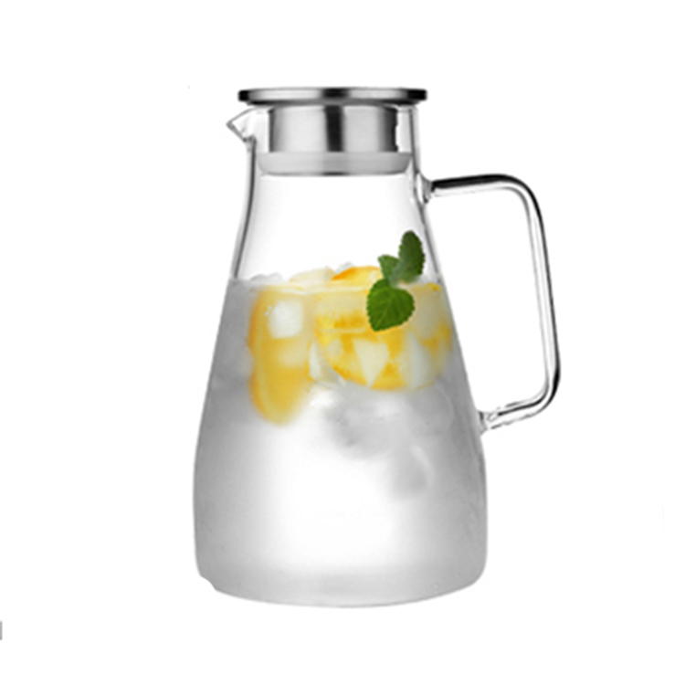 Glass carafe