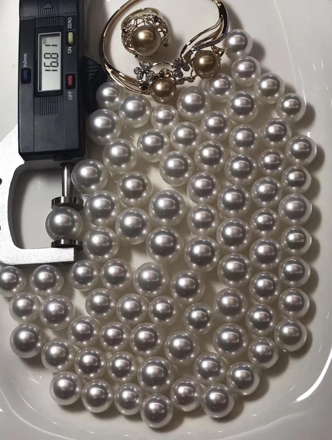 Top-level south sea pearl