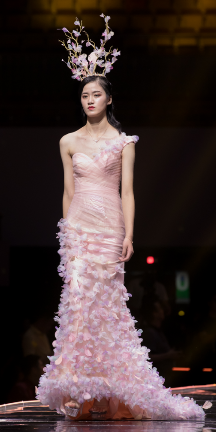 Folded feather long skirt
