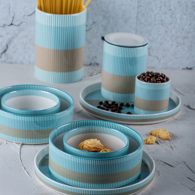 Stripe dinnerware set