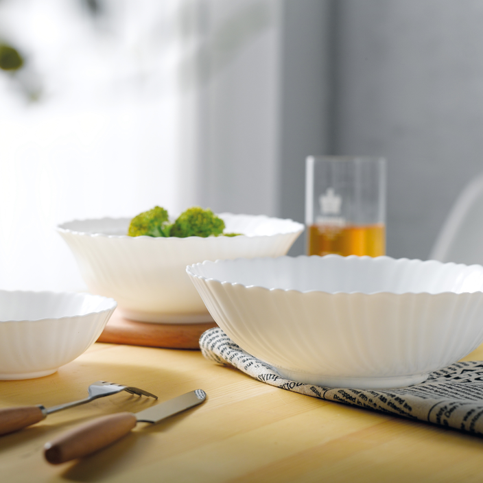 Opal Glassware Bowl in lace-edge Shape