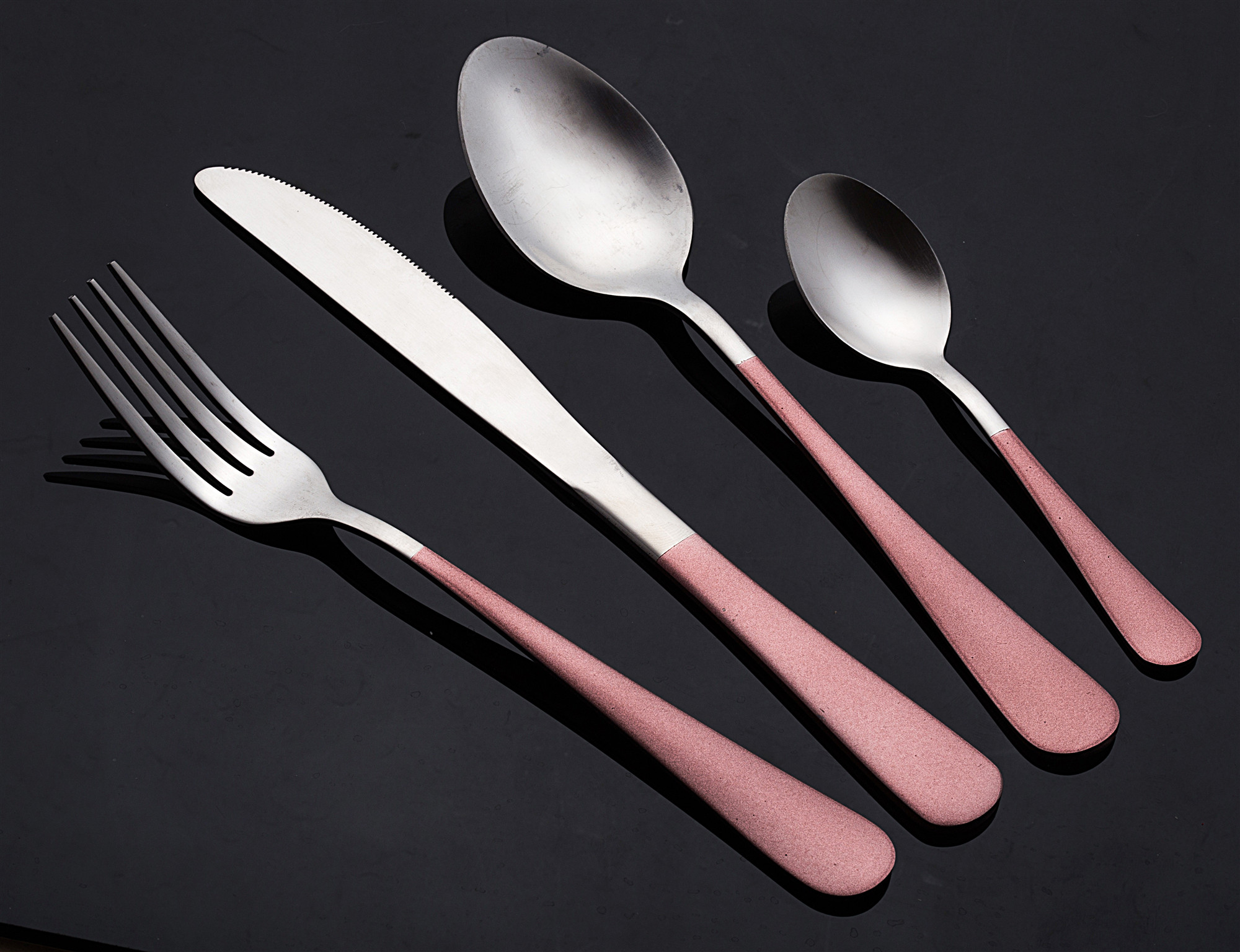 Pink handle cutlery set