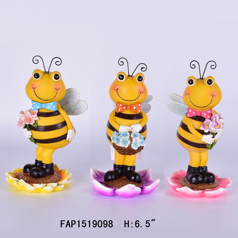 6.5“ bee hand with flower items