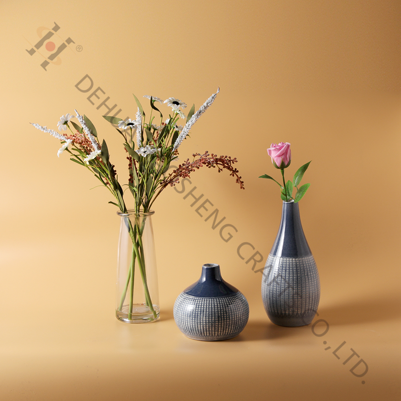 Dolomite flower vase