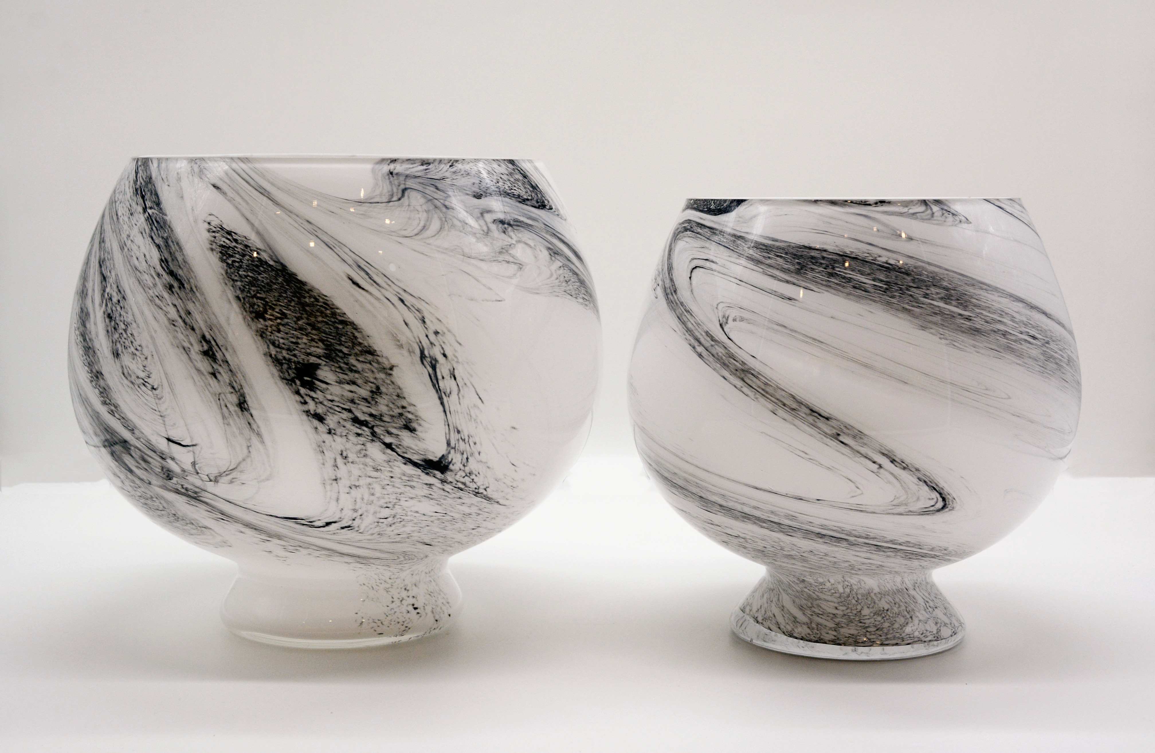 Marbled glass bowl