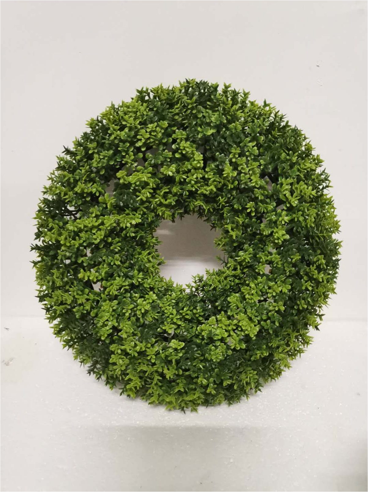 Artificial flower wreath