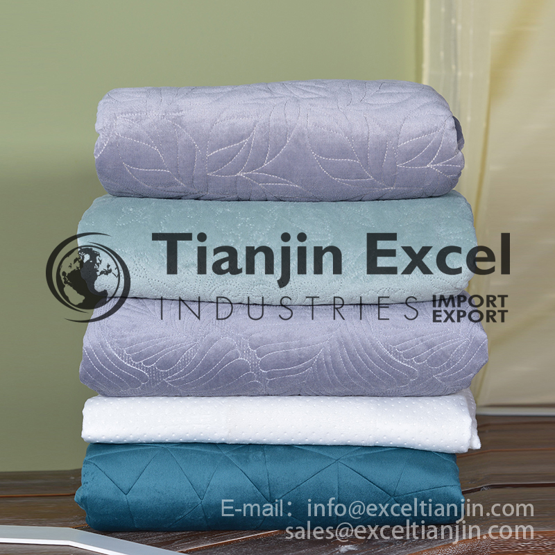 00000AA1-26 throw, bedcover - velvet embossed, pressed，quilted