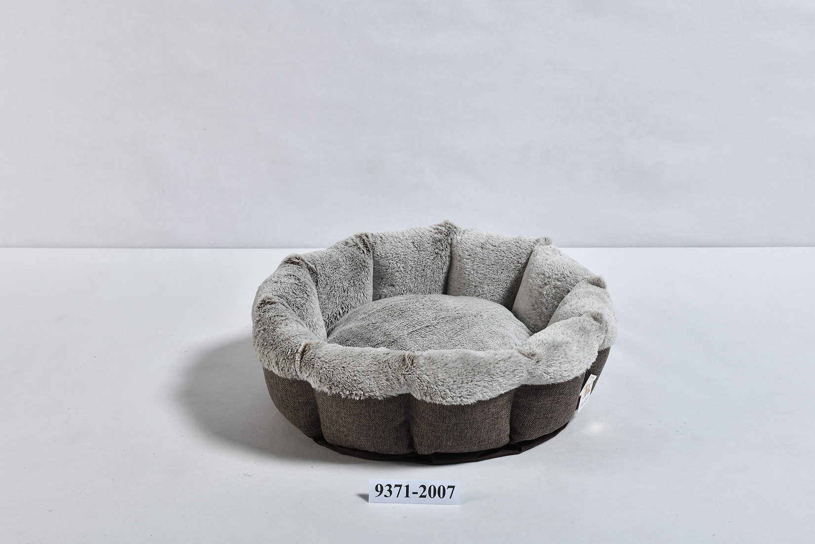 Round pet bed