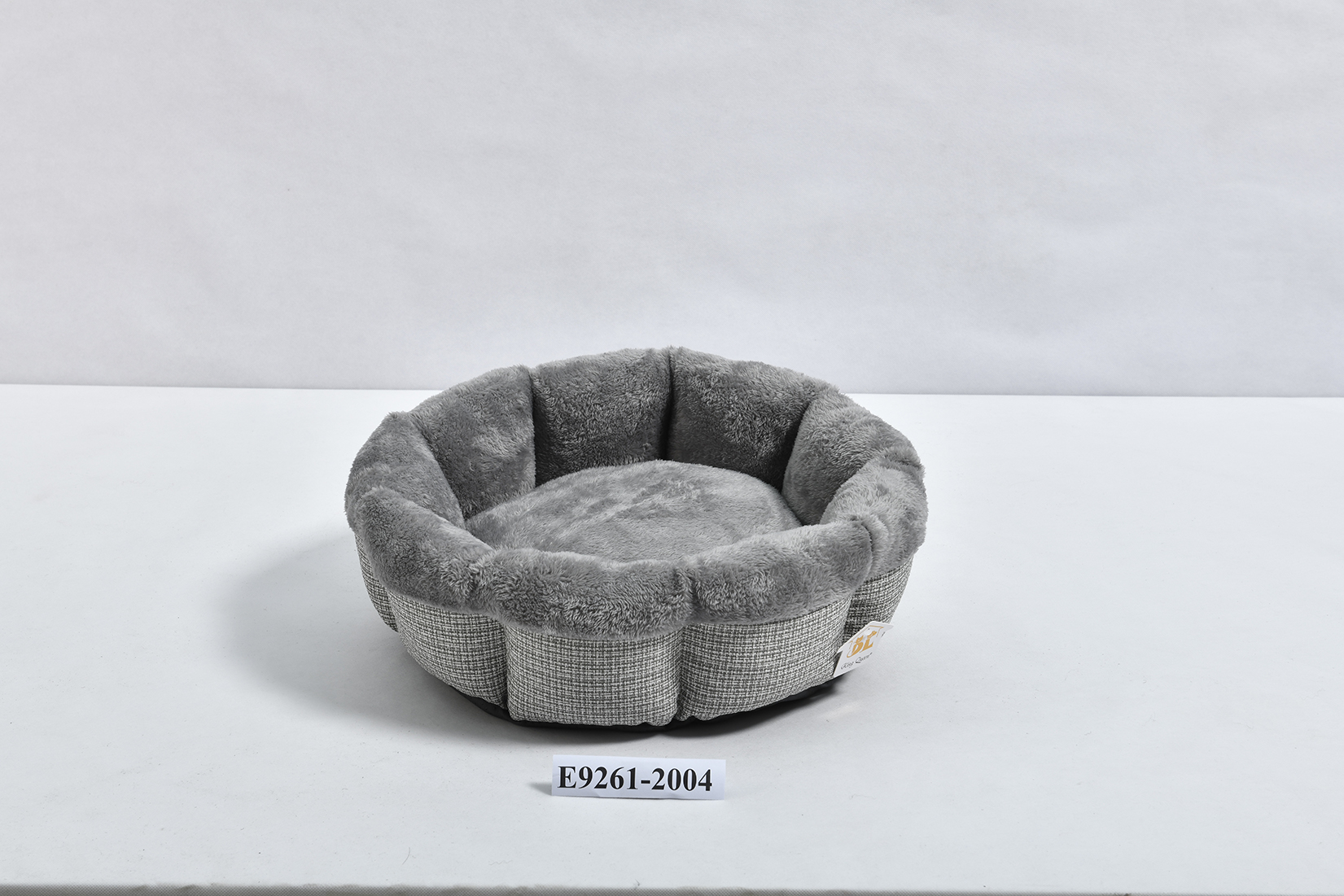 Round pet bed