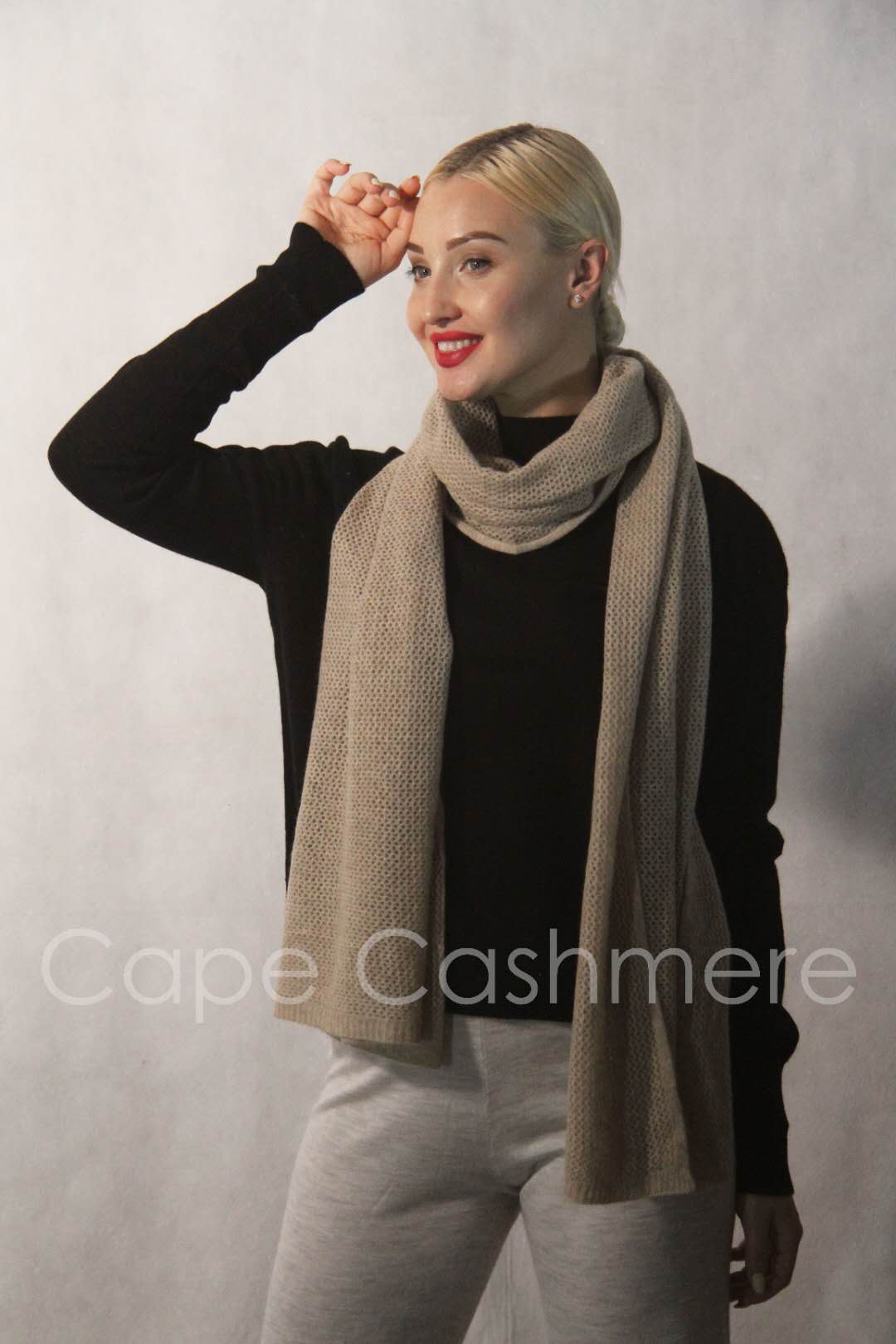 scarf ， hats, cape