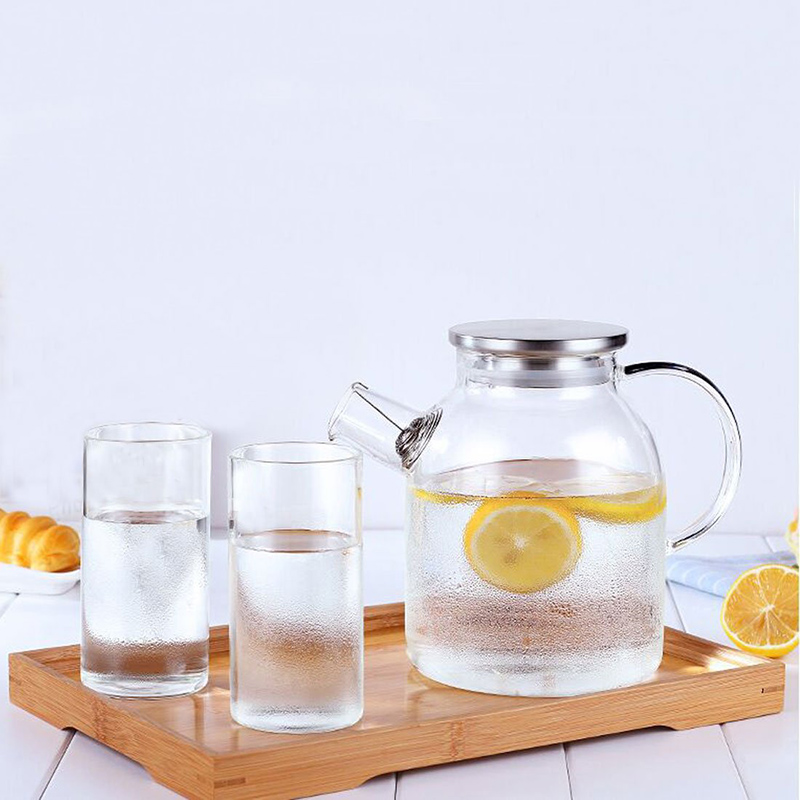 Glass carafe