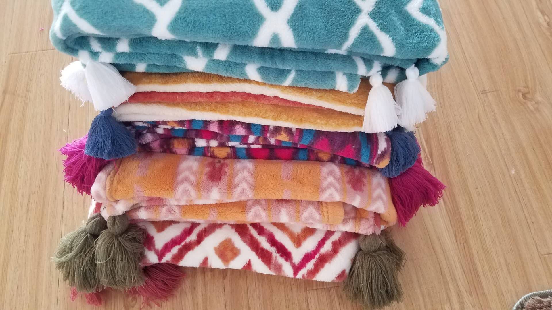 Throw with fringe