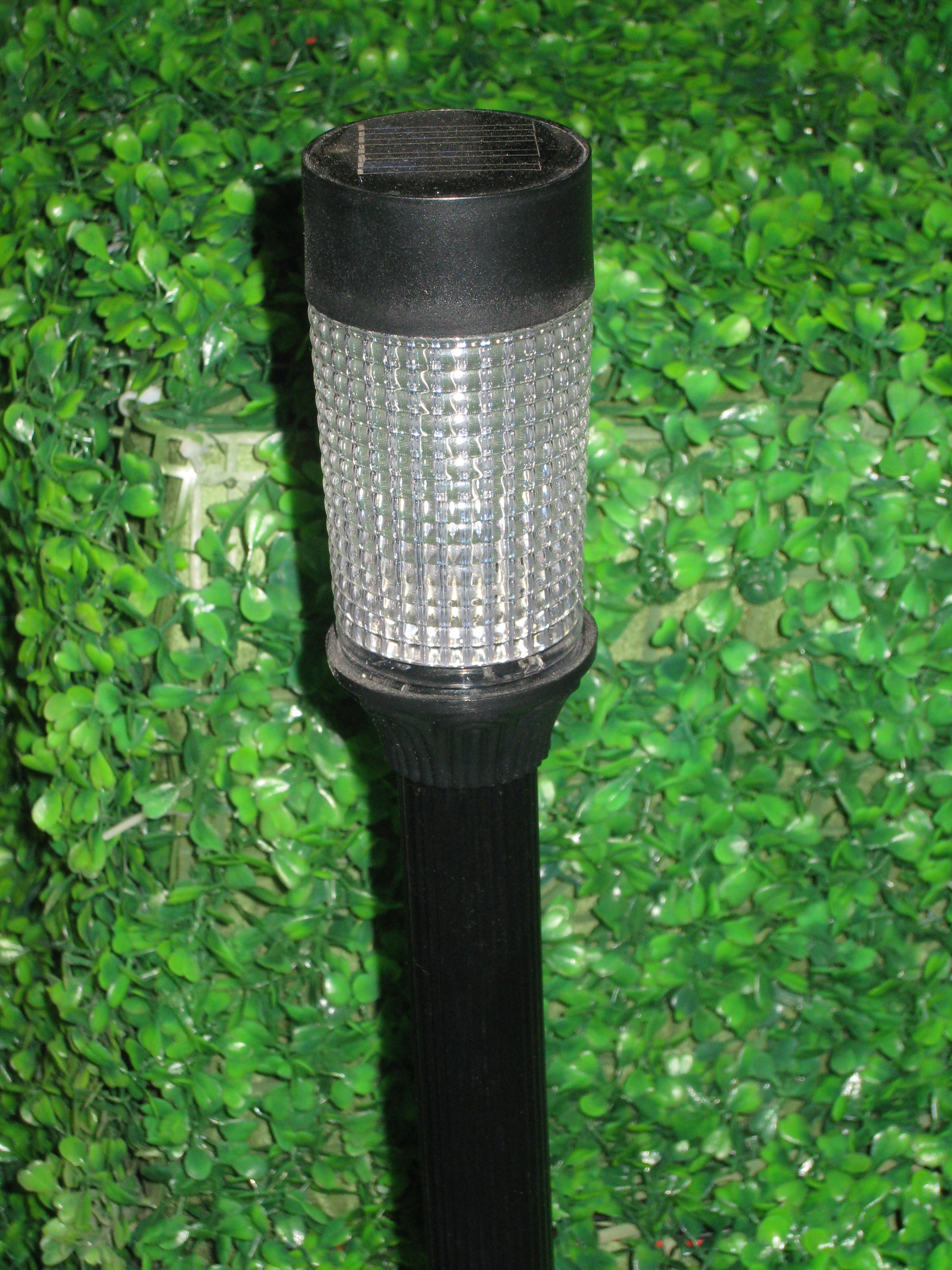 Solar garden light