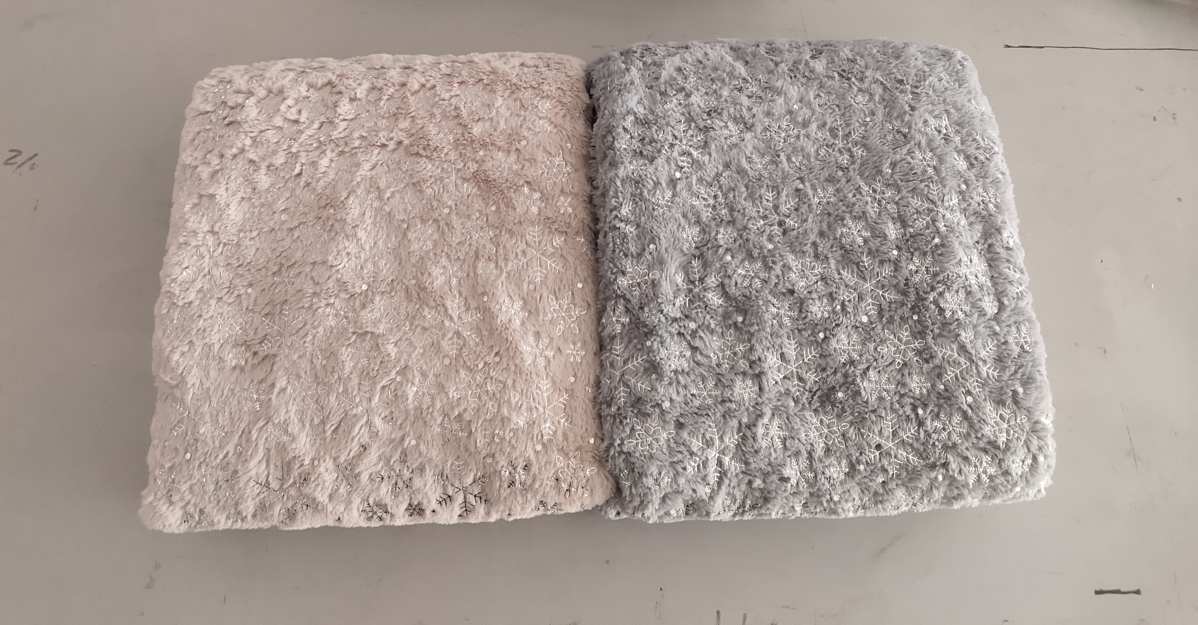 Solid pv plush with silver foil print blanket