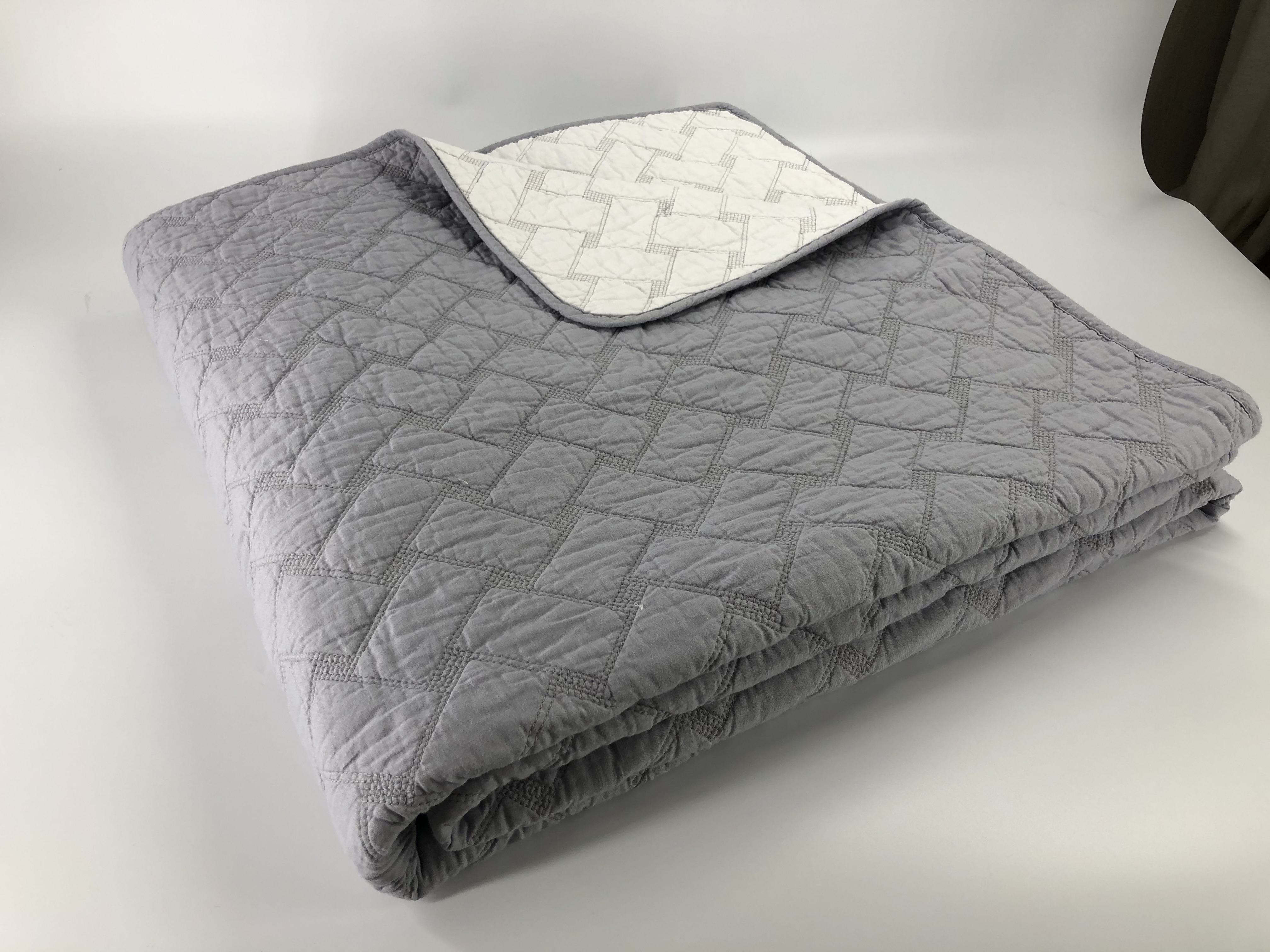 Pre washed cotton bedspreads with soft filling