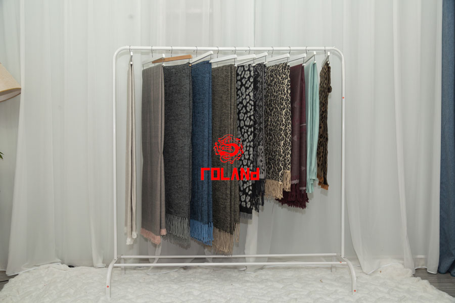Acrylic Blanket With Fringes