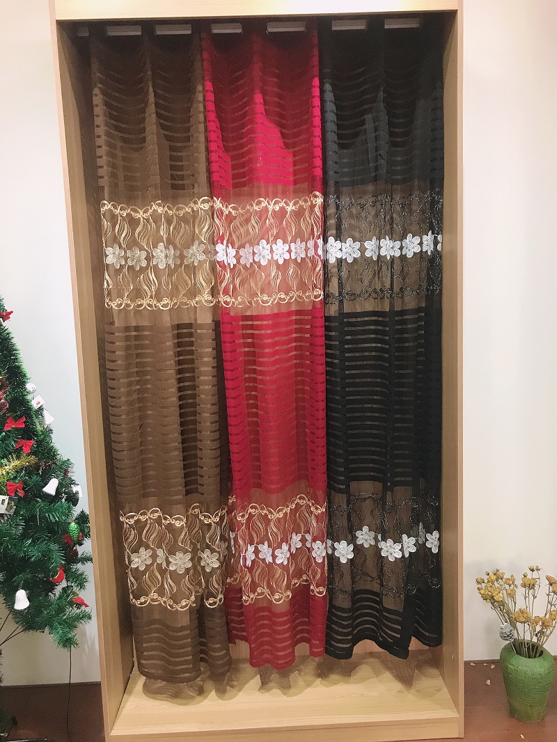 Curtain and curtain fabric