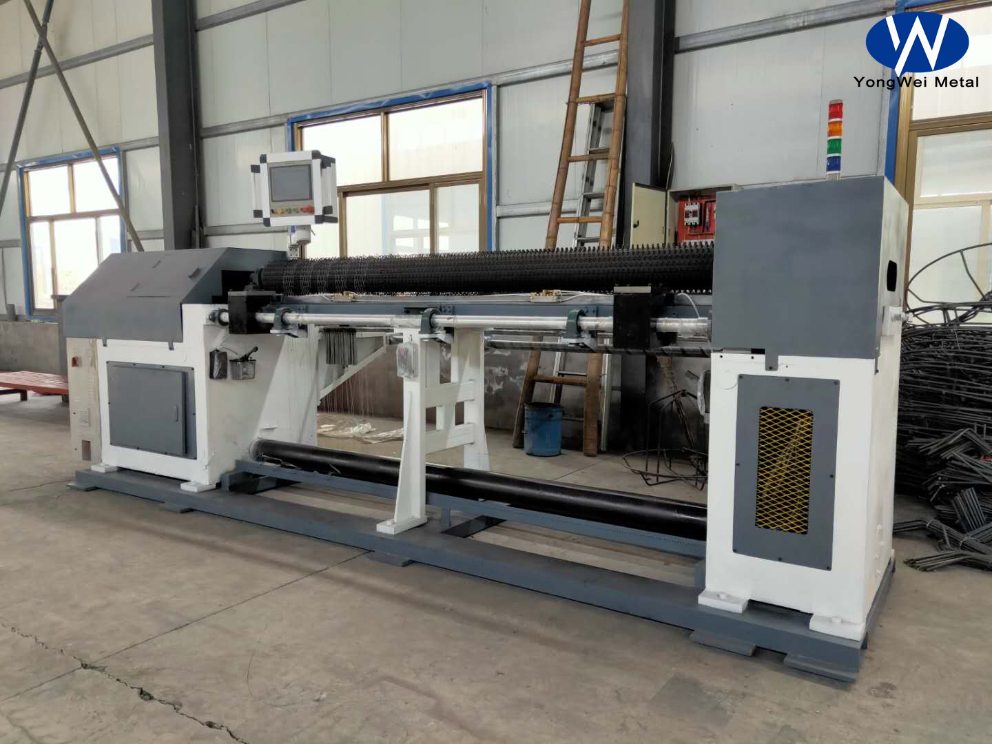 Reverse twist hexagonal wire mesh machine