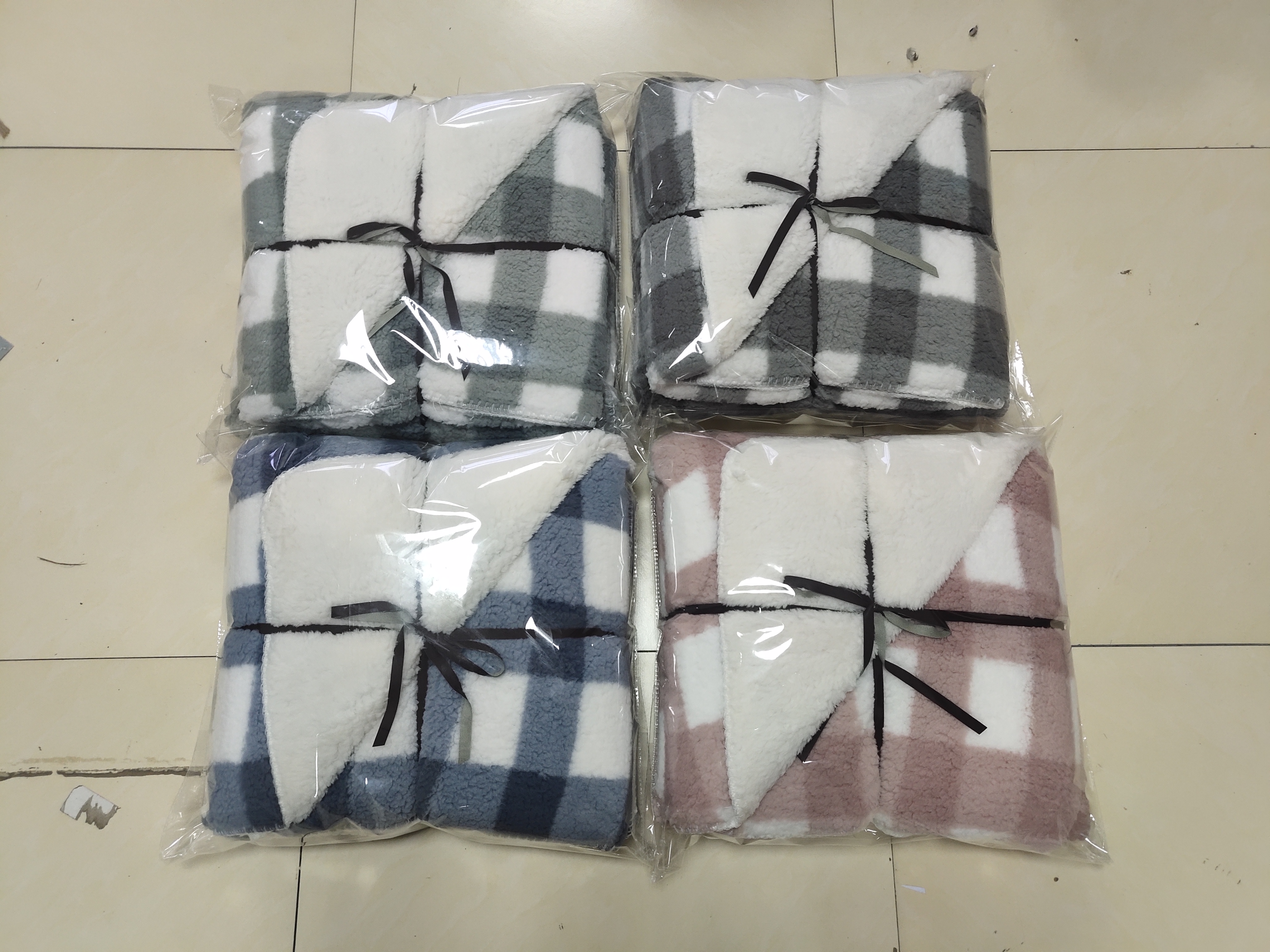 Double layers of print sherpa blanket