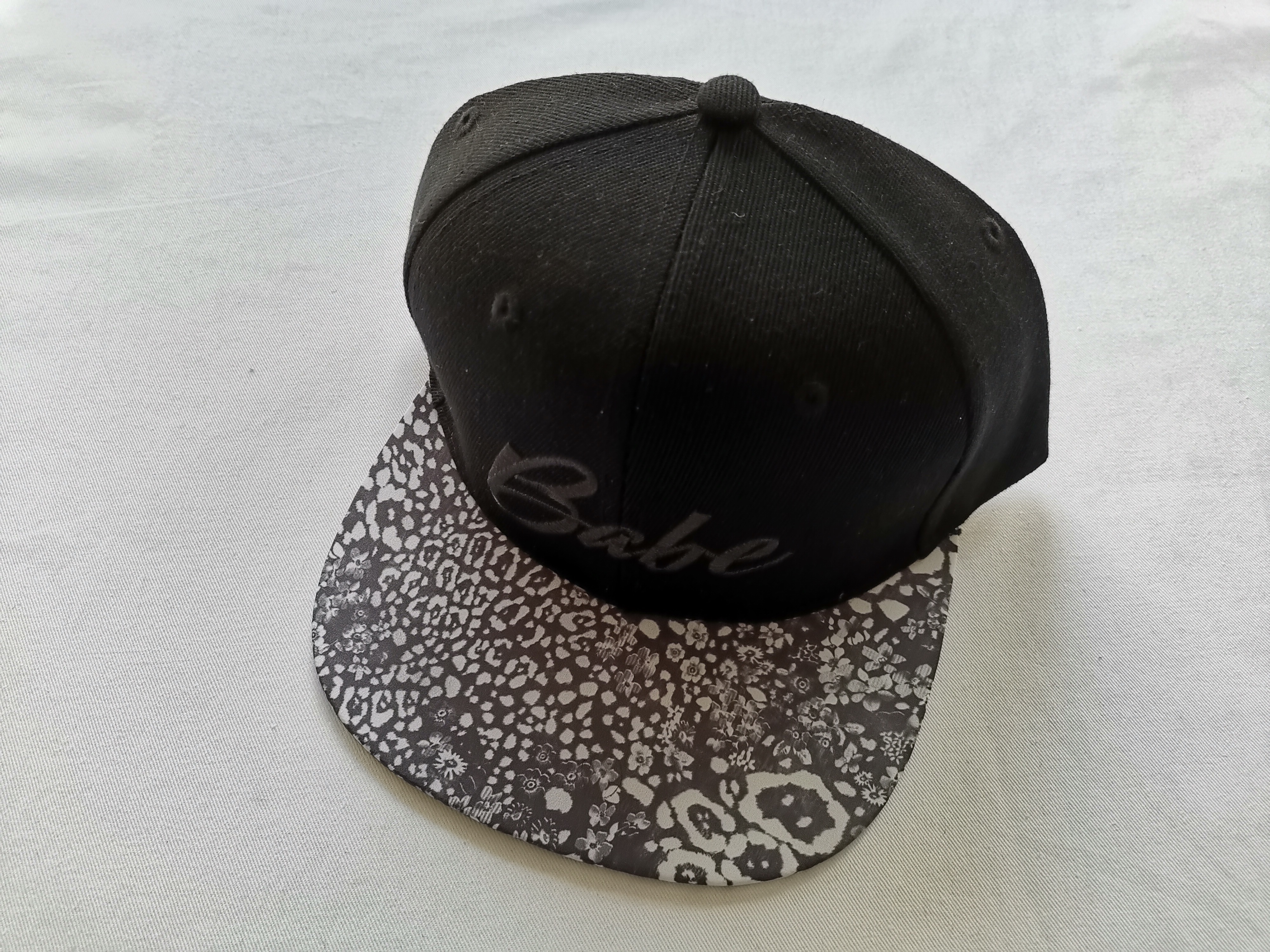 snapback cap