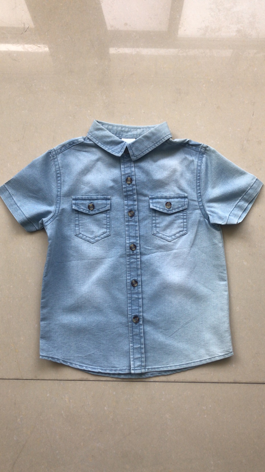 Children‘s denim shirt in snow wash