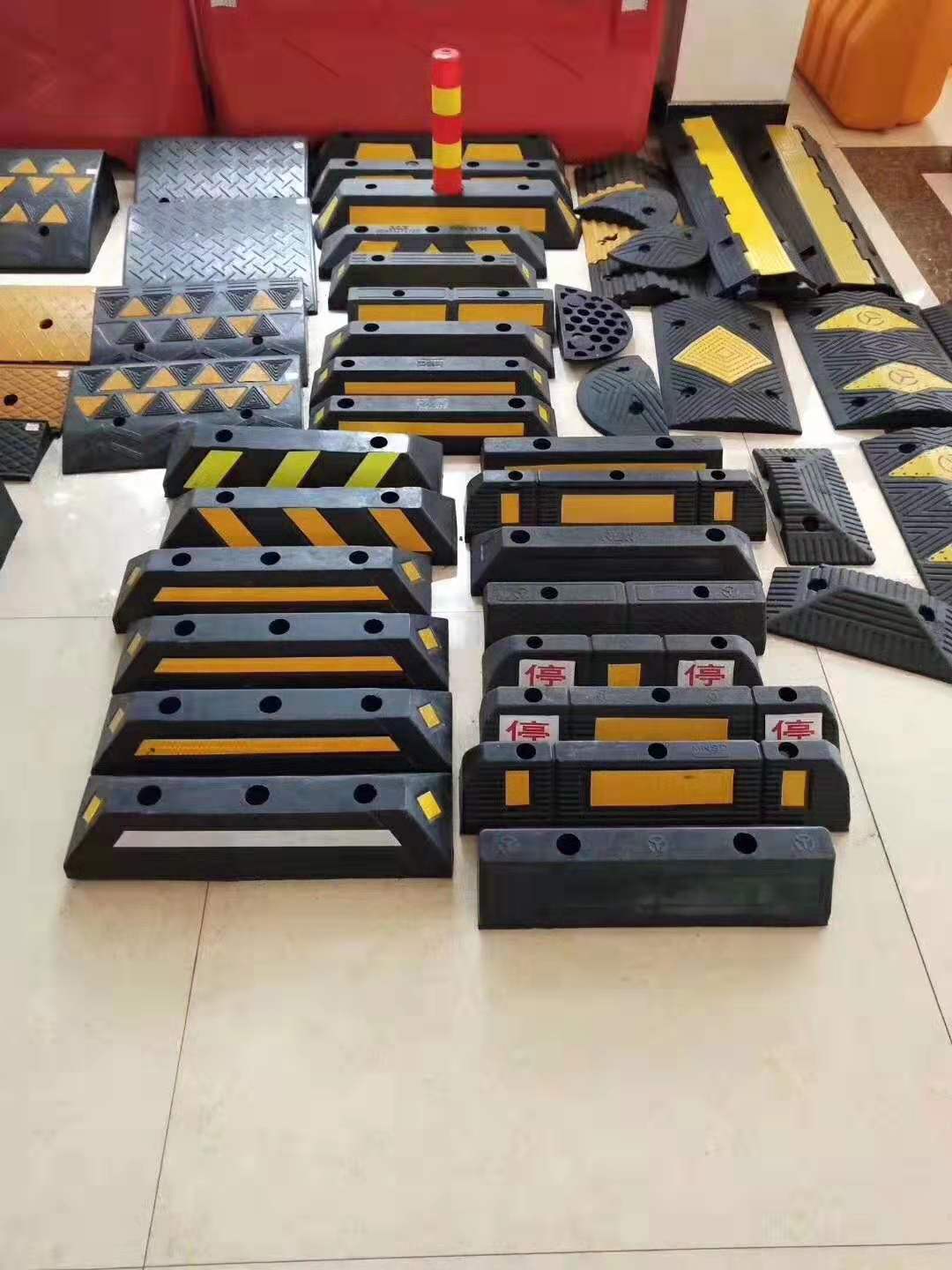 ZHEJIANG HONGDA RUBBER CO., LTD. – matriz de metal 2