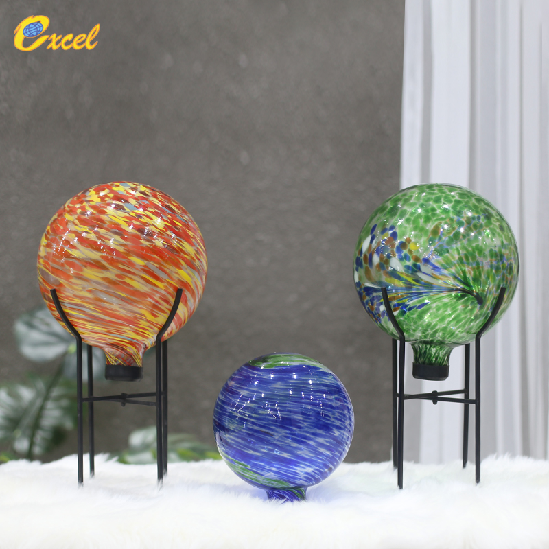 Garden glass gazing ball