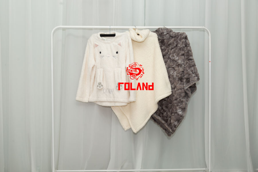 Coral Fleece / Pv Fur Poncho
