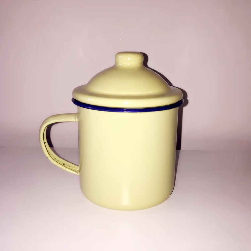 enamel mug with cover in plain color