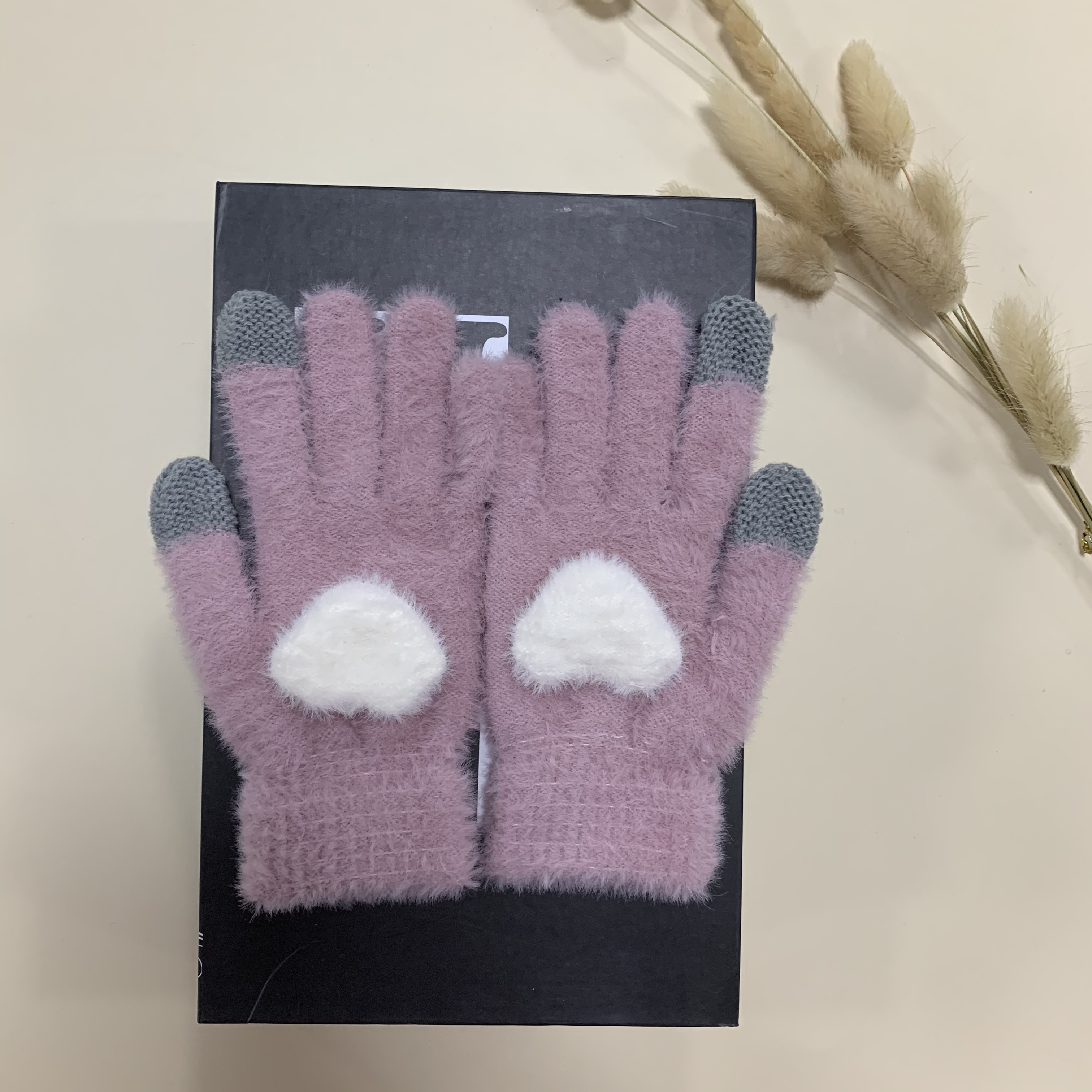Ladie's gloves