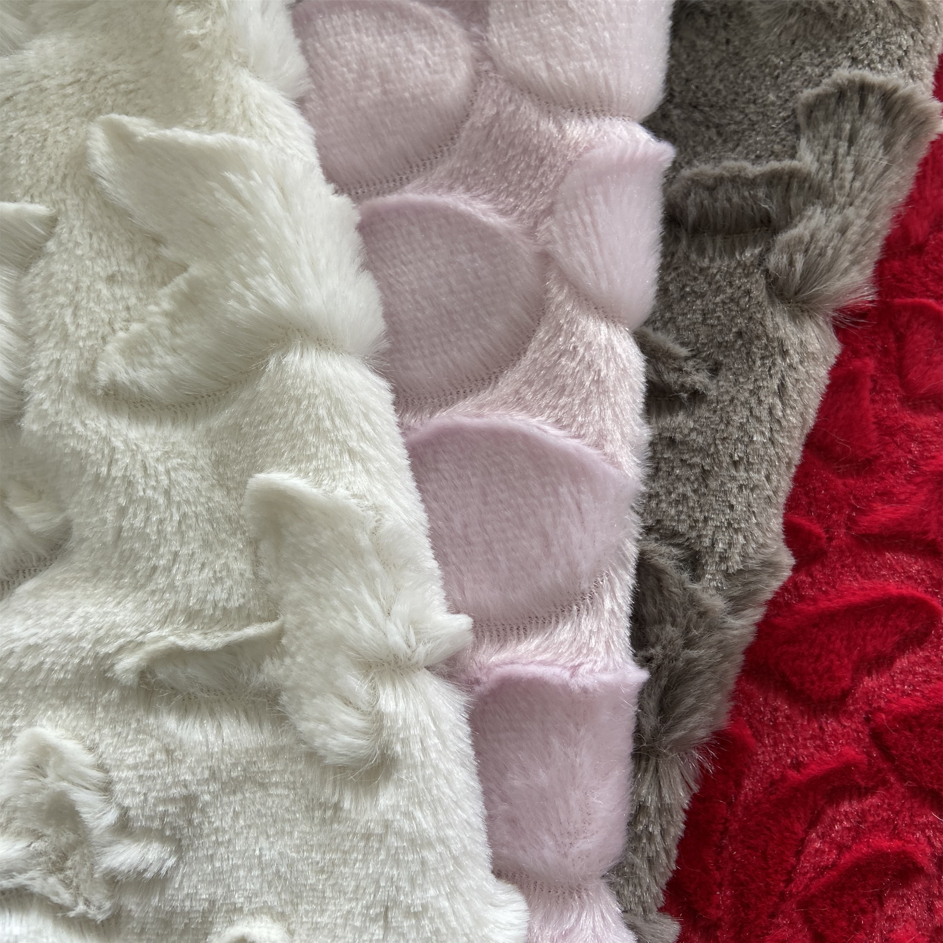 100% Polyester Emboss Pv Plush