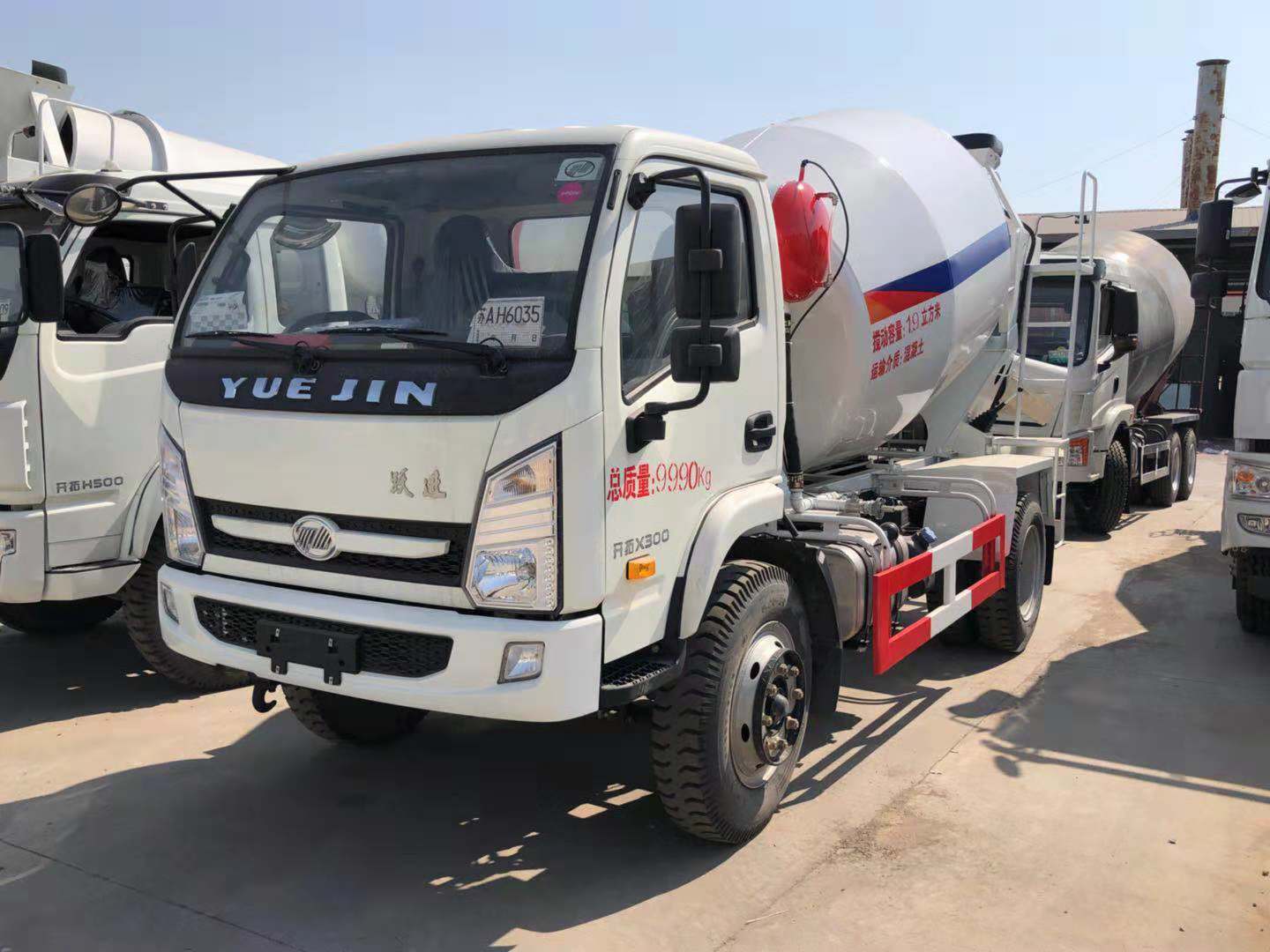 Yuejin concrete mixer truck