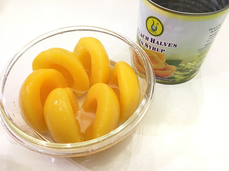 Canned yellow peach in syrup
